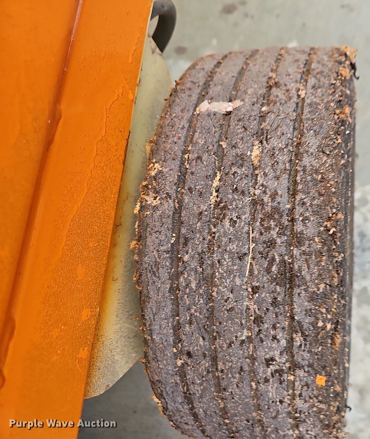 image for item NP9125 1993 JLG CM2033  scissor lift