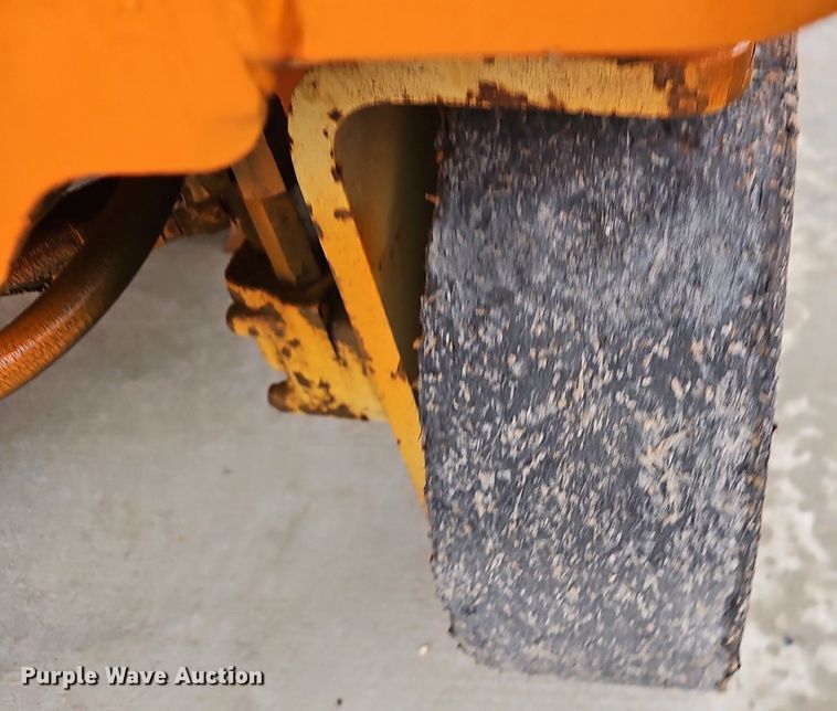 image for item NP9125 1993 JLG CM2033  scissor lift