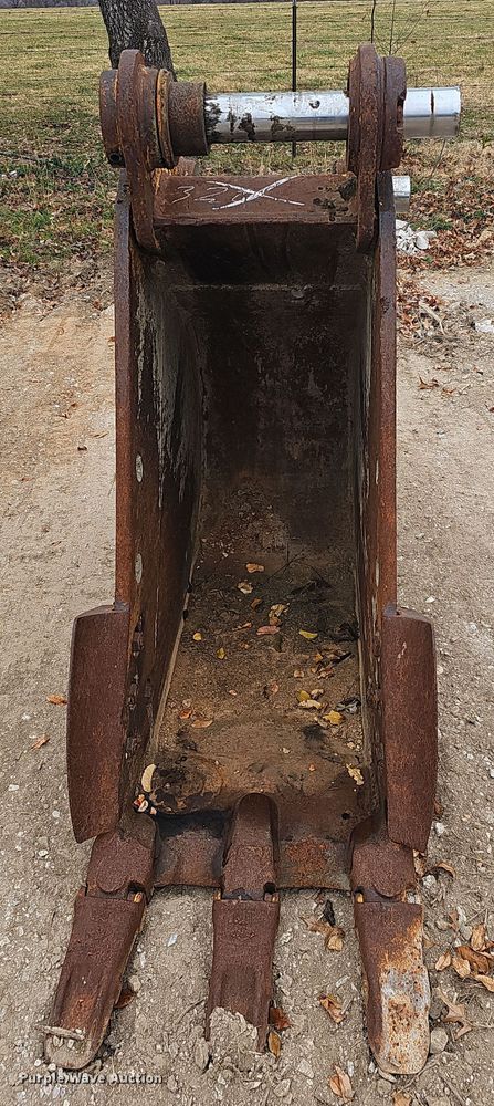 image for item NP9183 Caterpillar 320C  excavator bucket