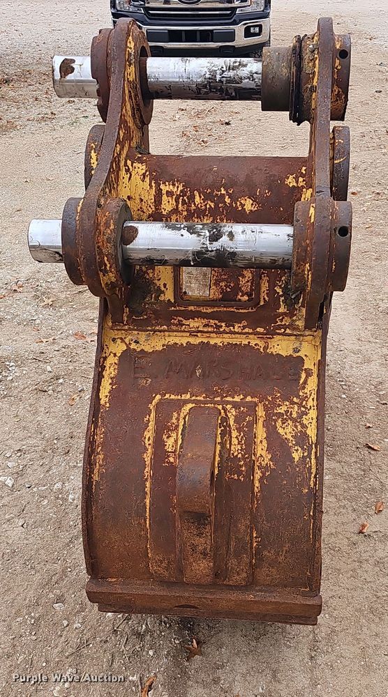 image for item NP9183 Caterpillar 320C  excavator bucket