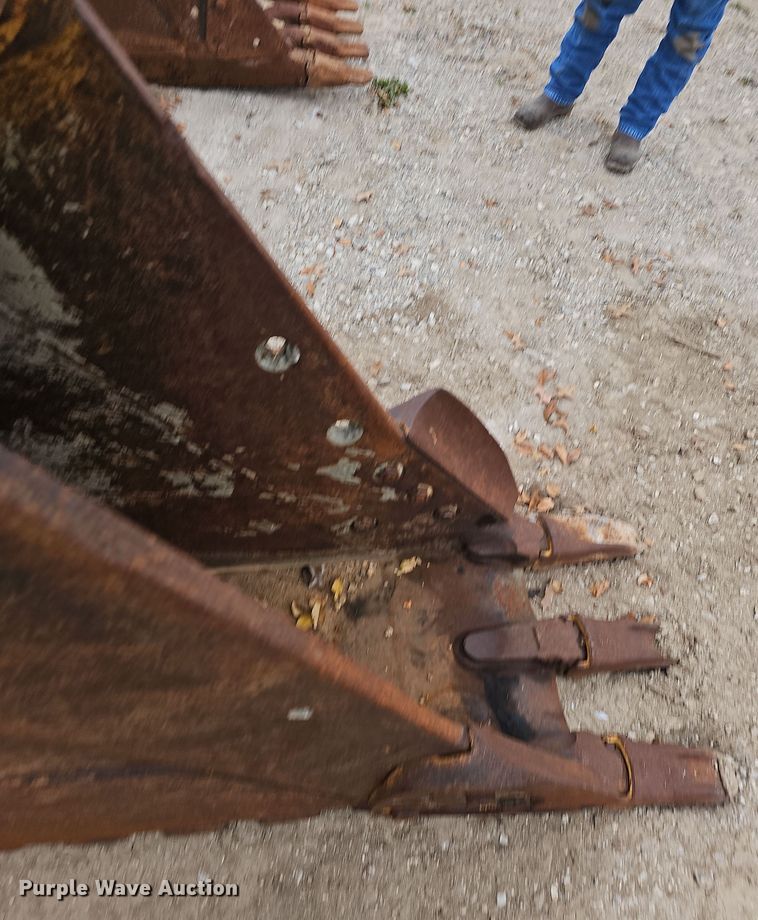 image for item NP9183 Caterpillar 320C  excavator bucket