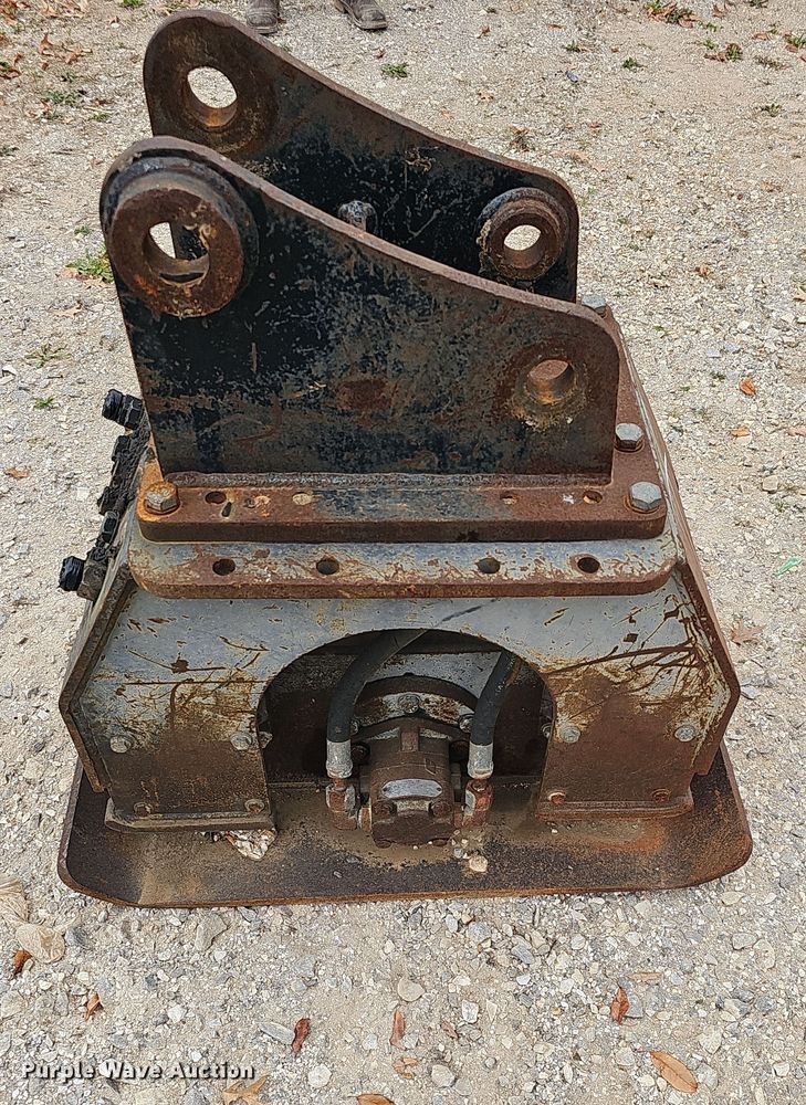 image for item NP9187 Caterpillar 416  plate compactor