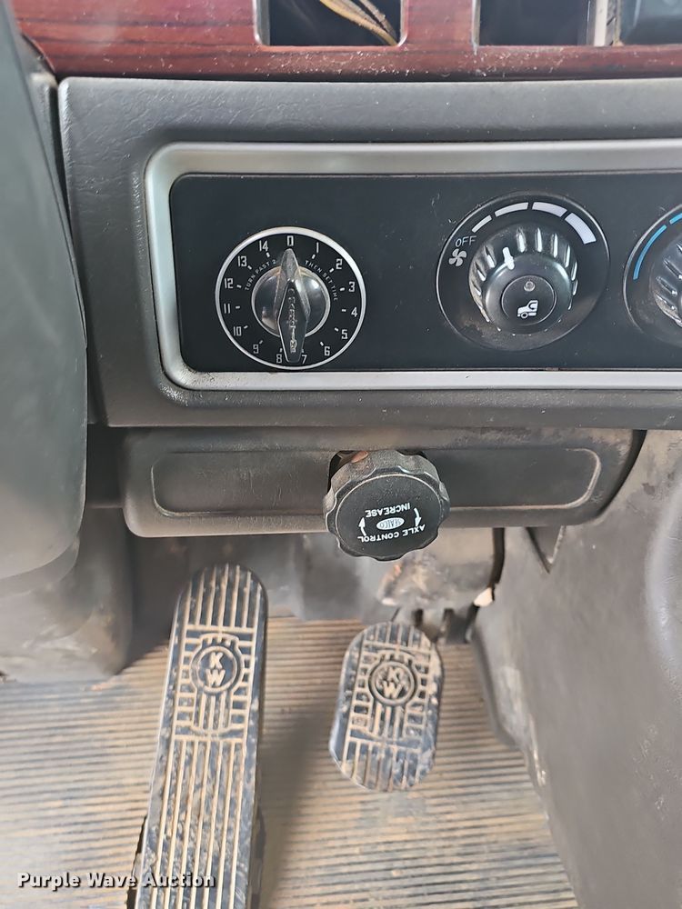 image for item NP9190 2007 Kenworth T800  dump truck