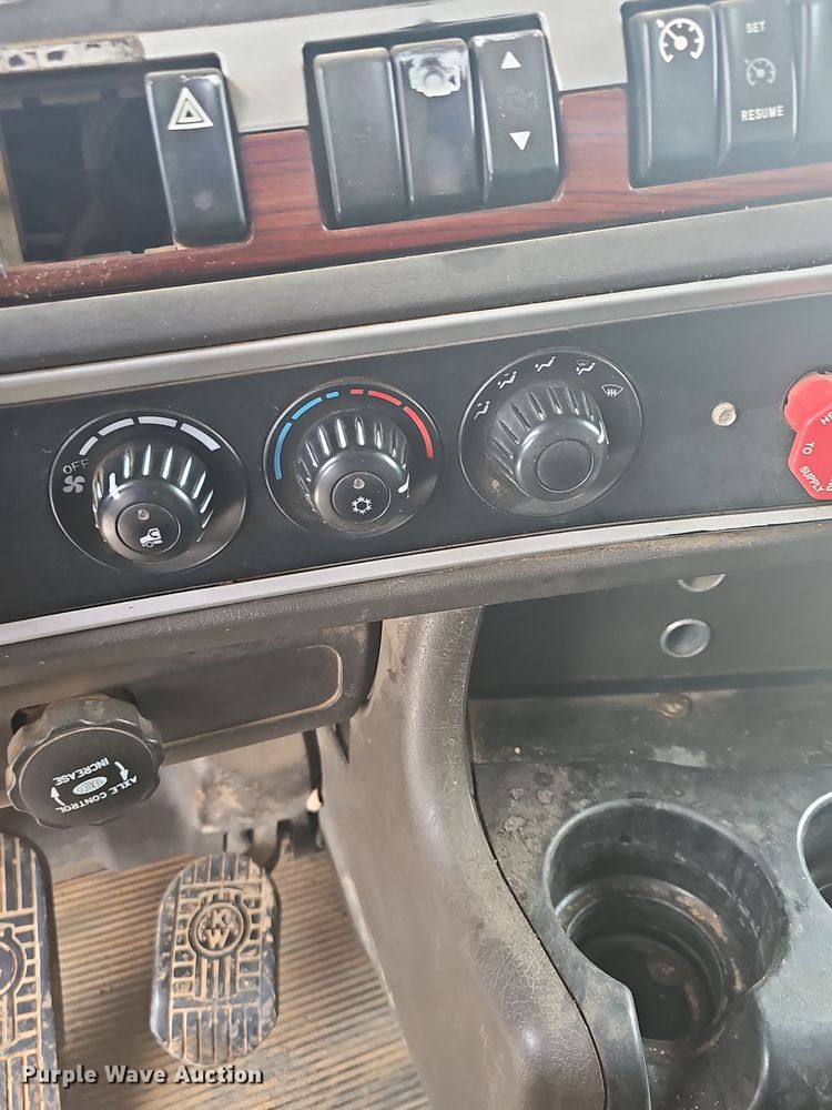 image for item NP9190 2007 Kenworth T800  dump truck