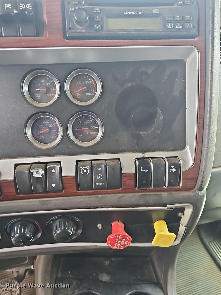 image for item NP9190 2007 Kenworth T800  dump truck