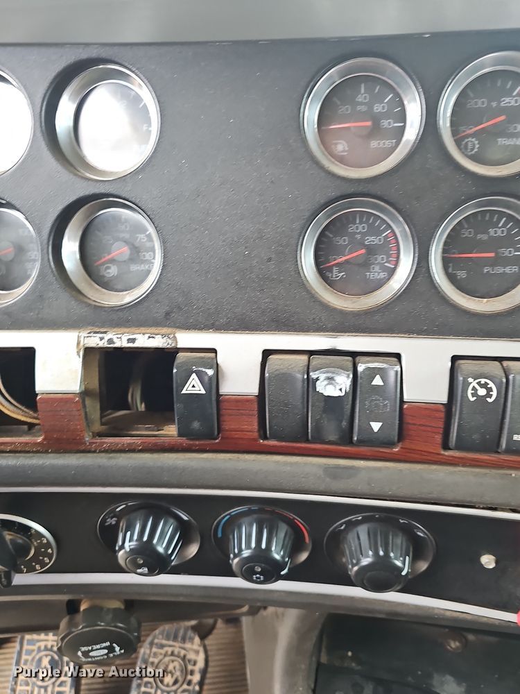 image for item NP9190 2007 Kenworth T800  dump truck