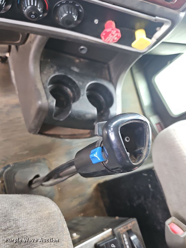 image for item NP9190 2007 Kenworth T800  dump truck