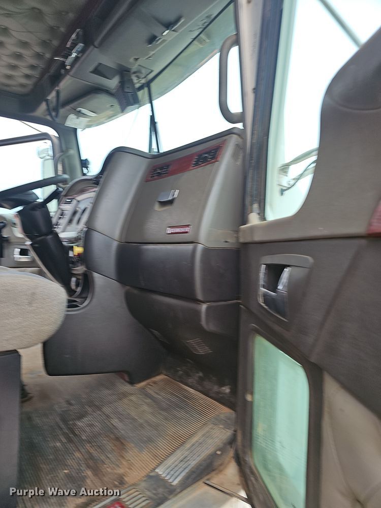 image for item NP9190 2007 Kenworth T800  dump truck