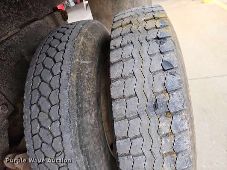 image for item NP9190 2007 Kenworth T800  dump truck