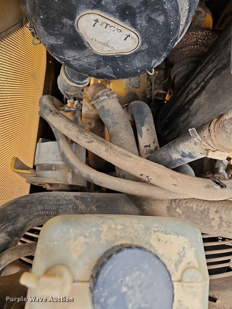 image for item NP9191 2007 John Deere 650J  dozer