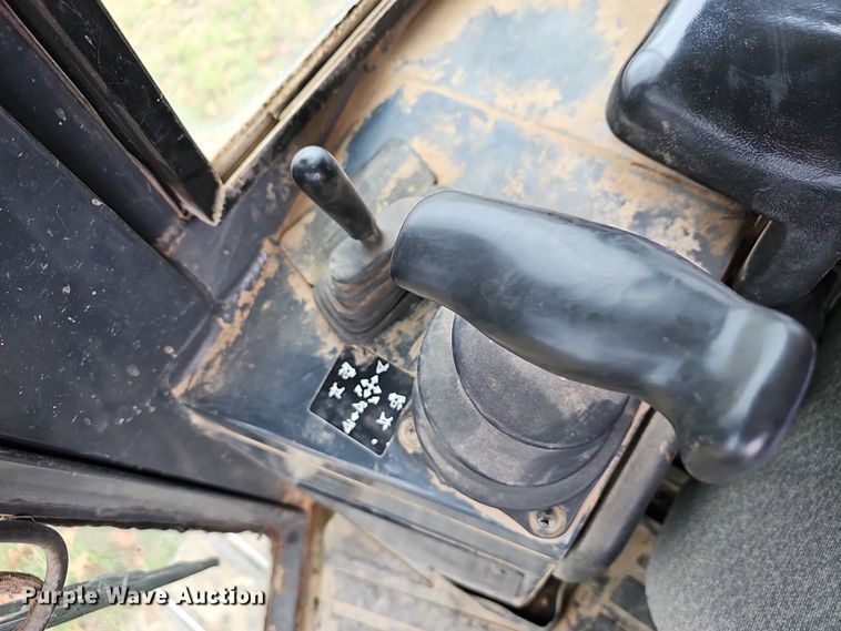 image for item NP9191 2007 John Deere 650J  dozer