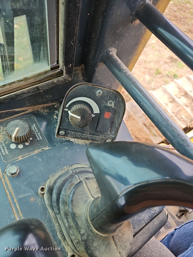 image for item NP9191 2007 John Deere 650J  dozer