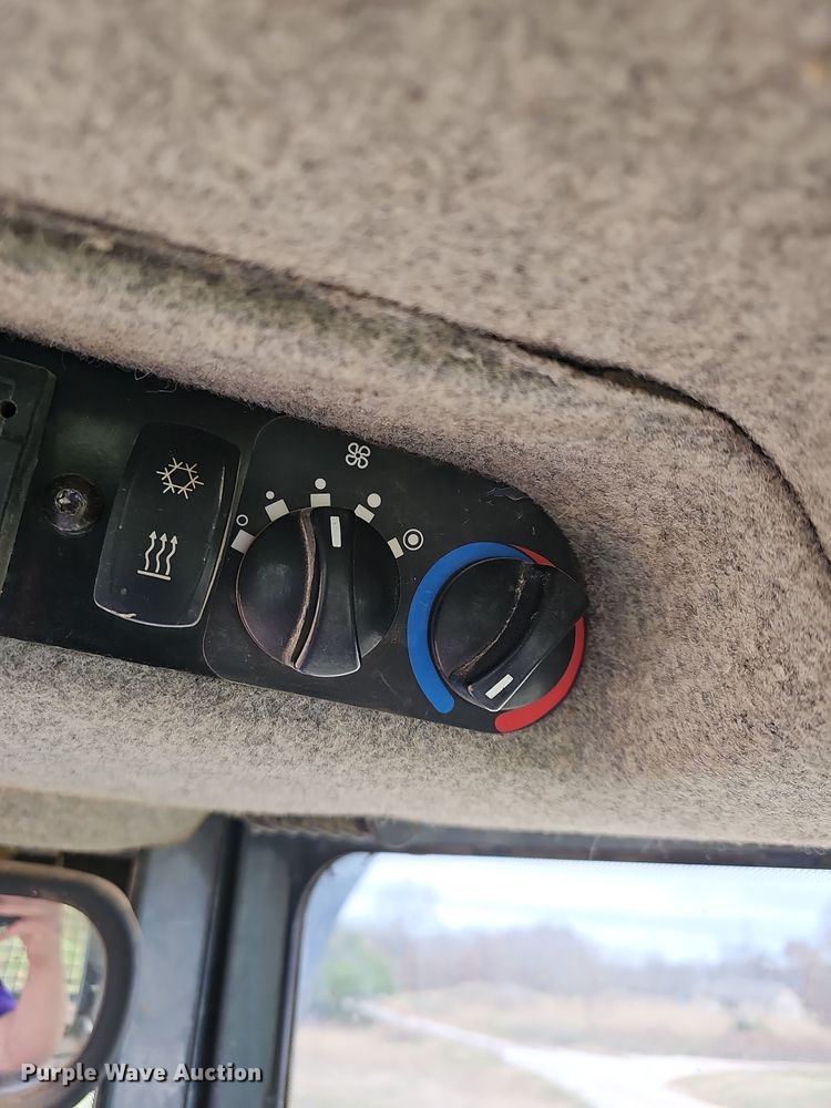 image for item NP9191 2007 John Deere 650J  dozer