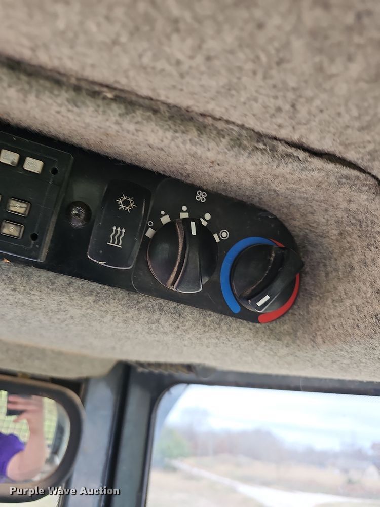 image for item NP9191 2007 John Deere 650J  dozer