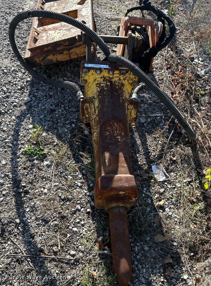 image for item NR9323 2000 Atlas Copco SB552  backhoe breaker