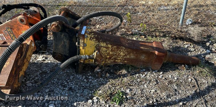 image for item NR9323 2000 Atlas Copco SB552  backhoe breaker