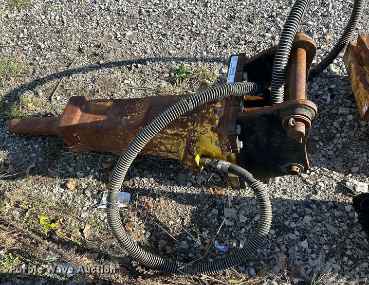 image for item NR9323 2000 Atlas Copco SB552  backhoe breaker