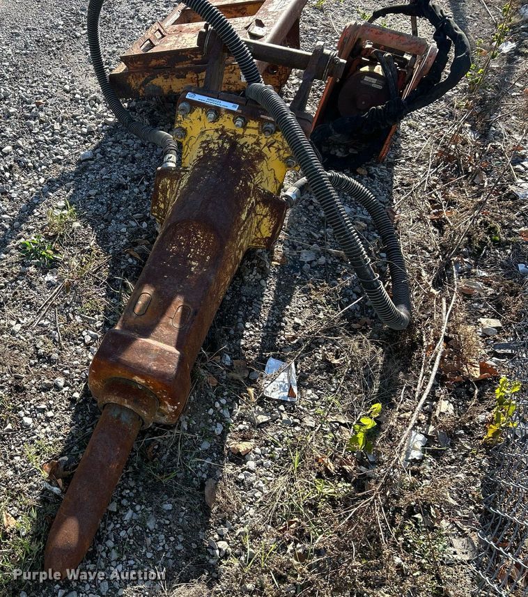 image for item NR9323 2000 Atlas Copco SB552  backhoe breaker