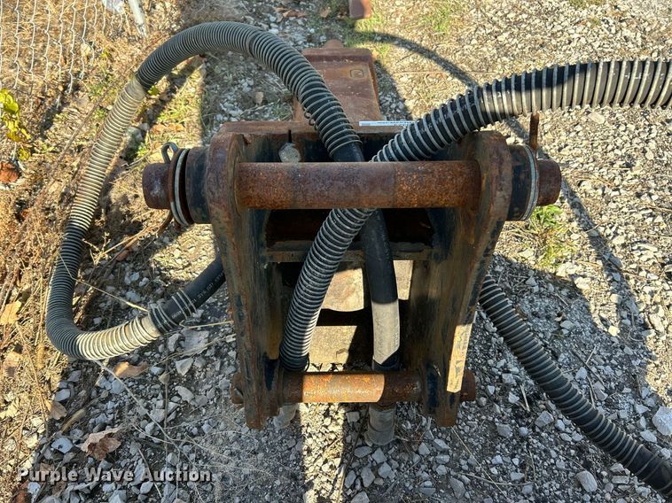 image for item NR9323 2000 Atlas Copco SB552  backhoe breaker