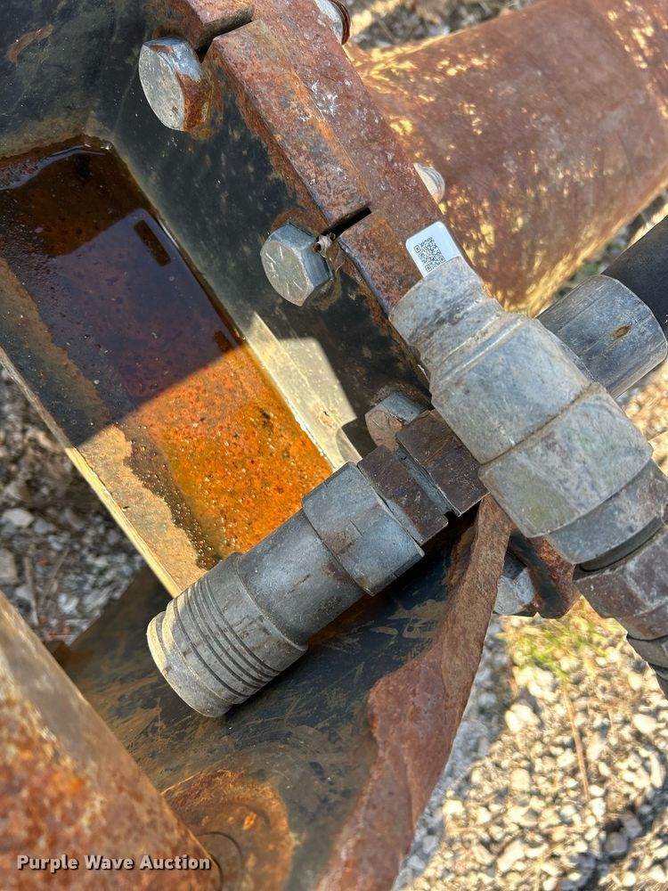 image for item NR9323 2000 Atlas Copco SB552  backhoe breaker