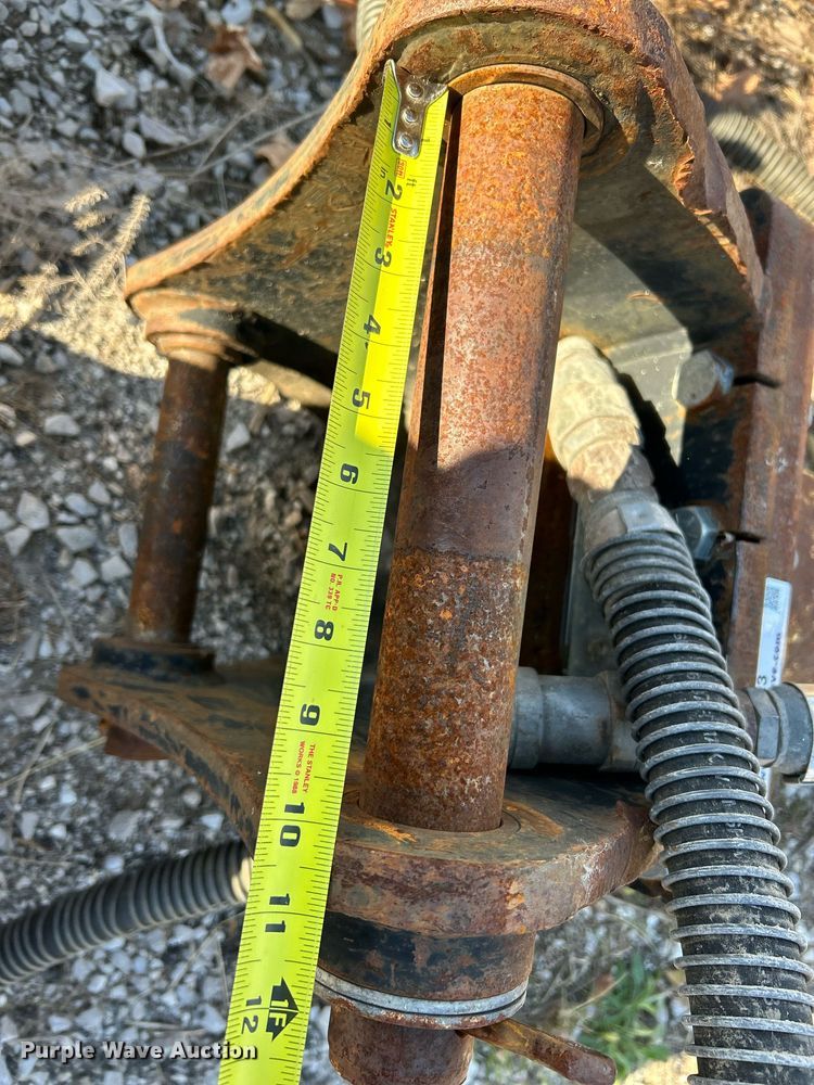 image for item NR9323 2000 Atlas Copco SB552  backhoe breaker