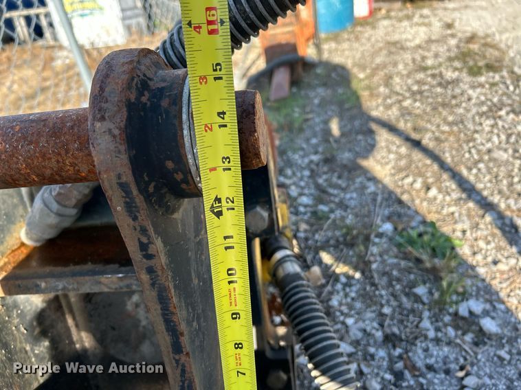 image for item NR9323 2000 Atlas Copco SB552  backhoe breaker