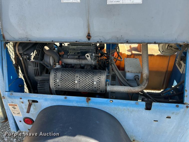 image for item NR9331 2009 Genie TML-4000N  light plant