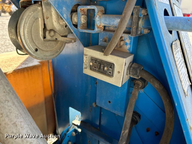 image for item NR9331 2009 Genie TML-4000N  light plant