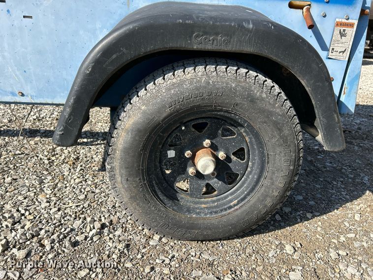 image for item NR9331 2009 Genie TML-4000N  light plant