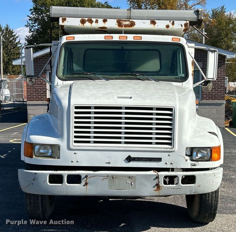 image for item NR9333 1996 International 4700  dump truck
