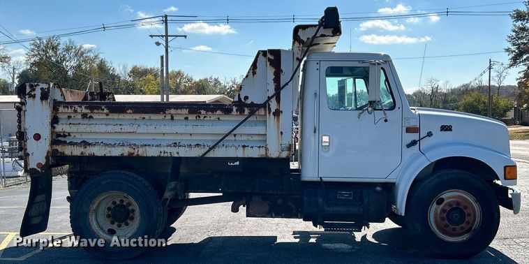 image for item NR9333 1996 International 4700  dump truck