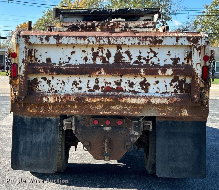 image for item NR9333 1996 International 4700  dump truck