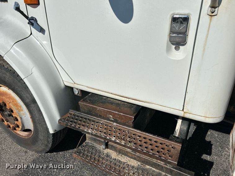 image for item NR9333 1996 International 4700  dump truck