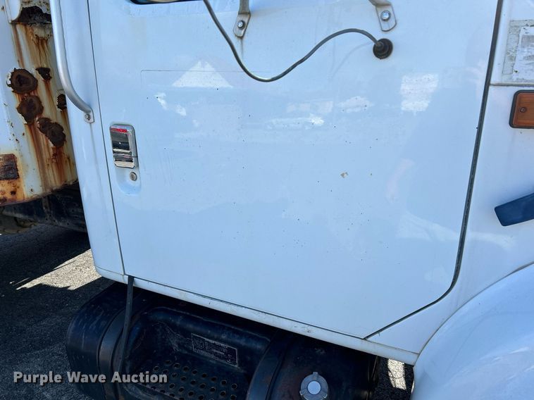 image for item NR9333 1996 International 4700  dump truck