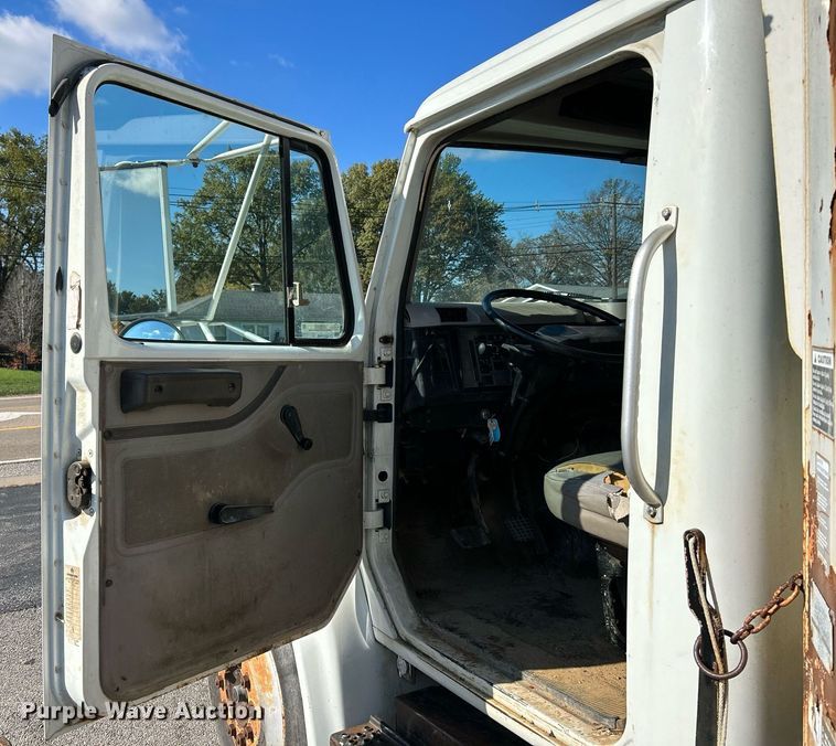 image for item NR9333 1996 International 4700  dump truck