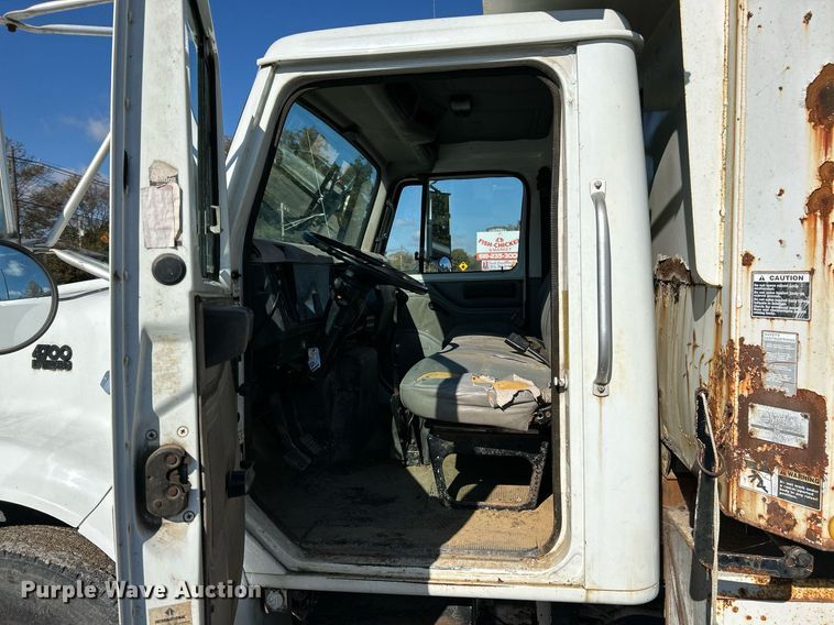 image for item NR9333 1996 International 4700  dump truck