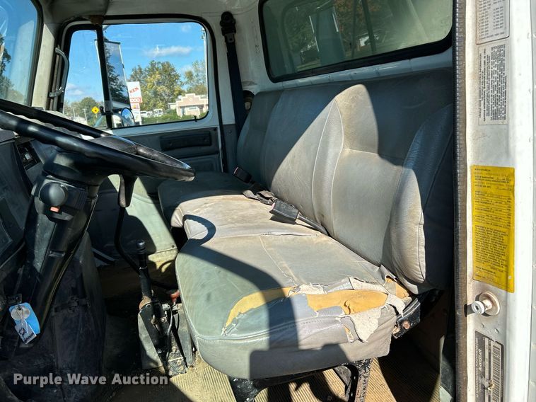 image for item NR9333 1996 International 4700  dump truck