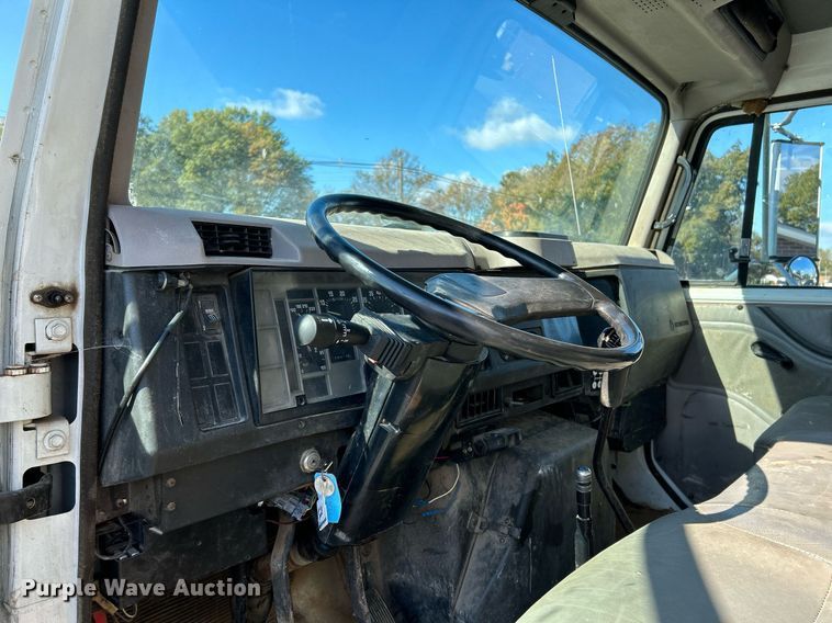 image for item NR9333 1996 International 4700  dump truck