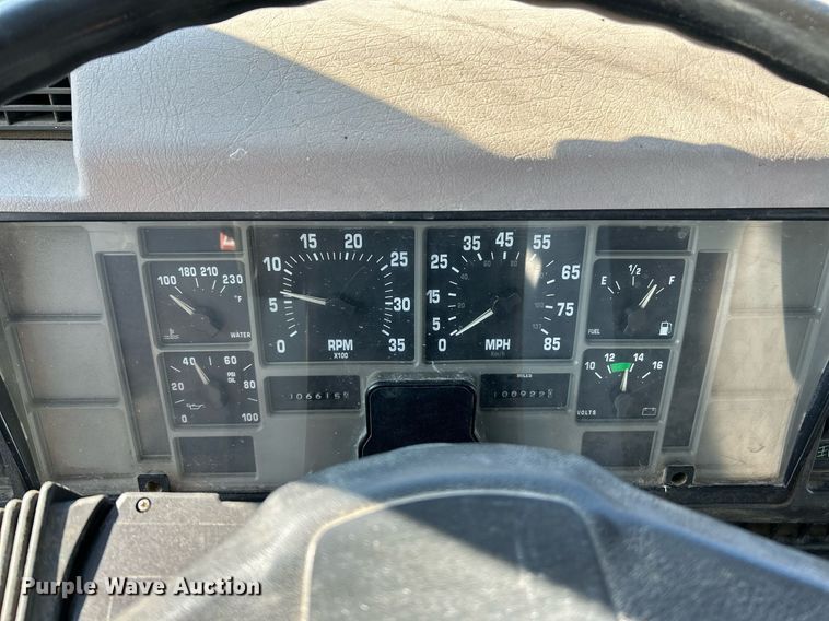 image for item NR9333 1996 International 4700  dump truck