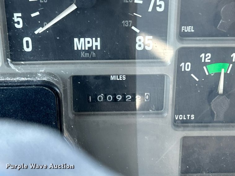 image for item NR9333 1996 International 4700  dump truck