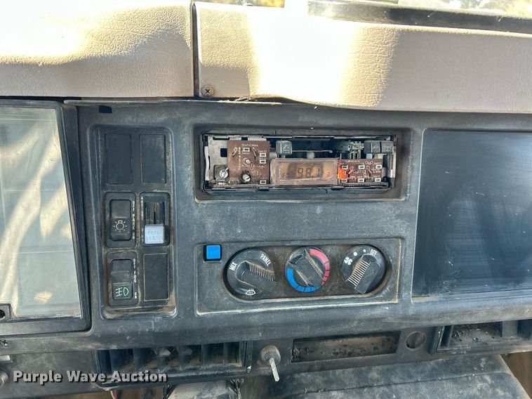 image for item NR9333 1996 International 4700  dump truck