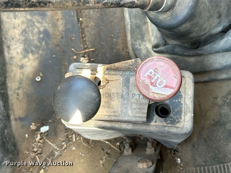 image for item NR9333 1996 International 4700  dump truck