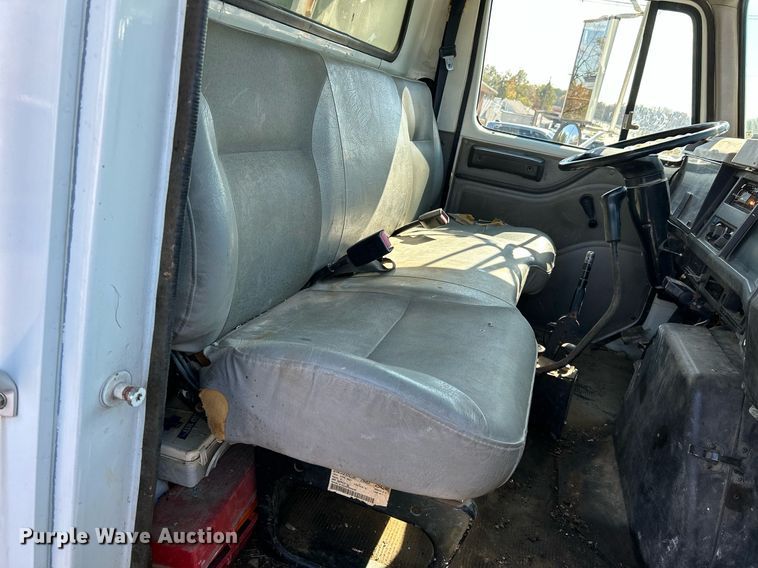 image for item NR9333 1996 International 4700  dump truck