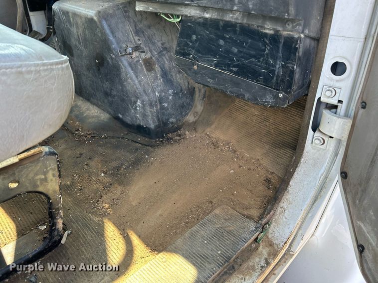 image for item NR9333 1996 International 4700  dump truck