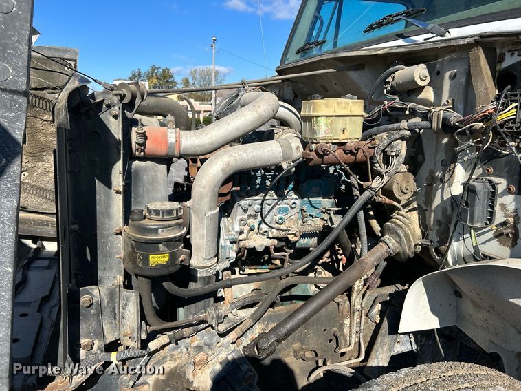 image for item NR9333 1996 International 4700  dump truck