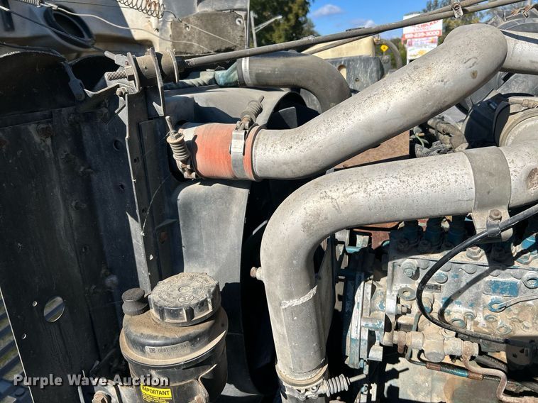 image for item NR9333 1996 International 4700  dump truck