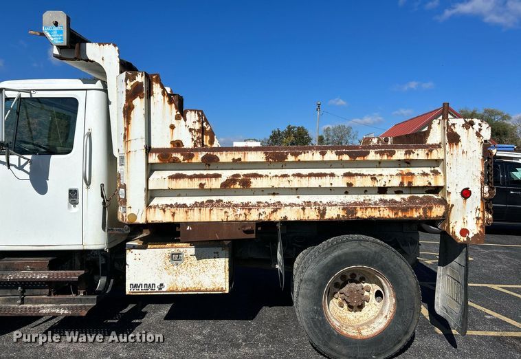 image for item NR9333 1996 International 4700  dump truck