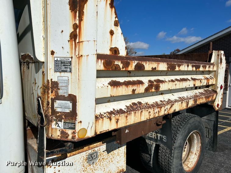 image for item NR9333 1996 International 4700  dump truck
