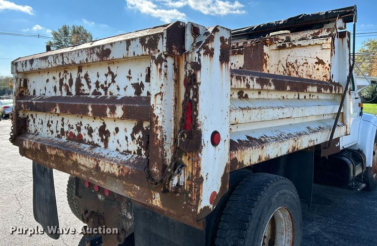 image for item NR9333 1996 International 4700  dump truck