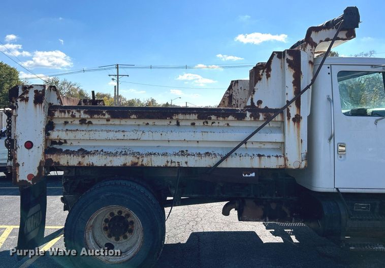 image for item NR9333 1996 International 4700  dump truck